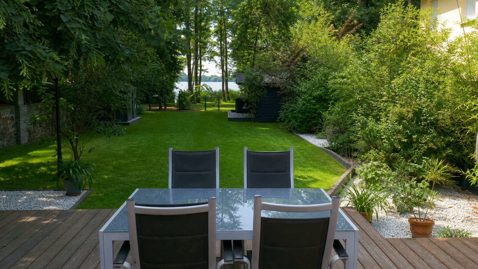 Salzwasserpool einer Villa am Krüpelsee – Seeimmobilien als Kapitalanlage nahe Berlin