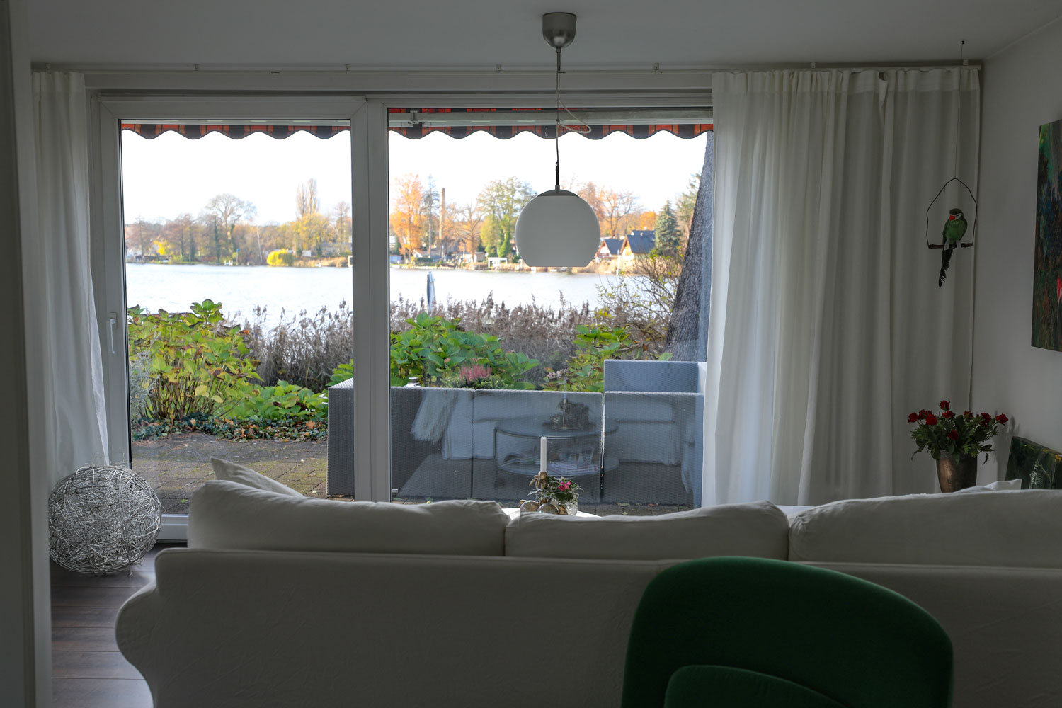 Terrasse mit Whirlpool am See – Villa mit Gästehaus Kablow