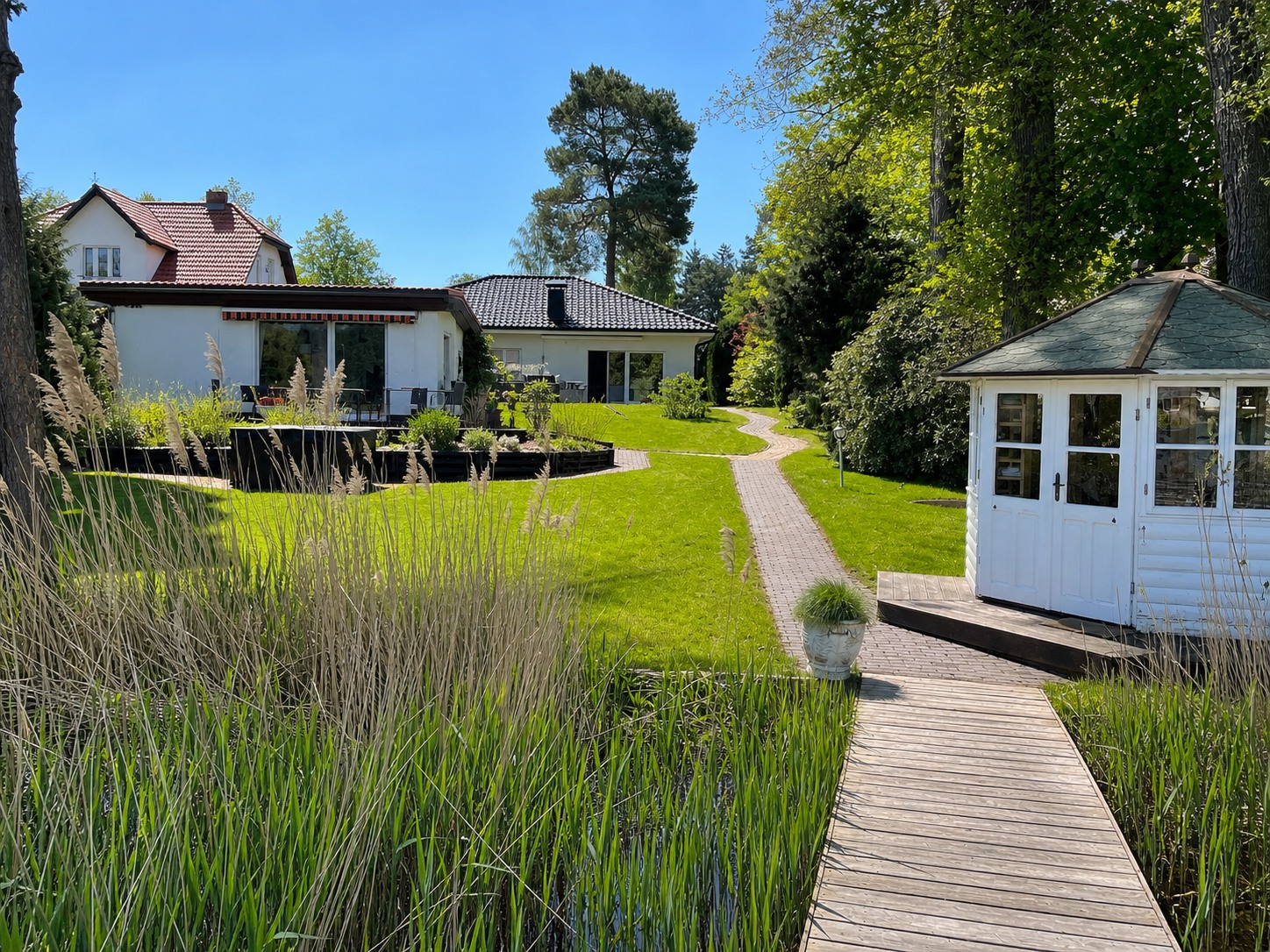 Villa mit Gästehaus und eigenem Steg am Krüpelsee in Kablow