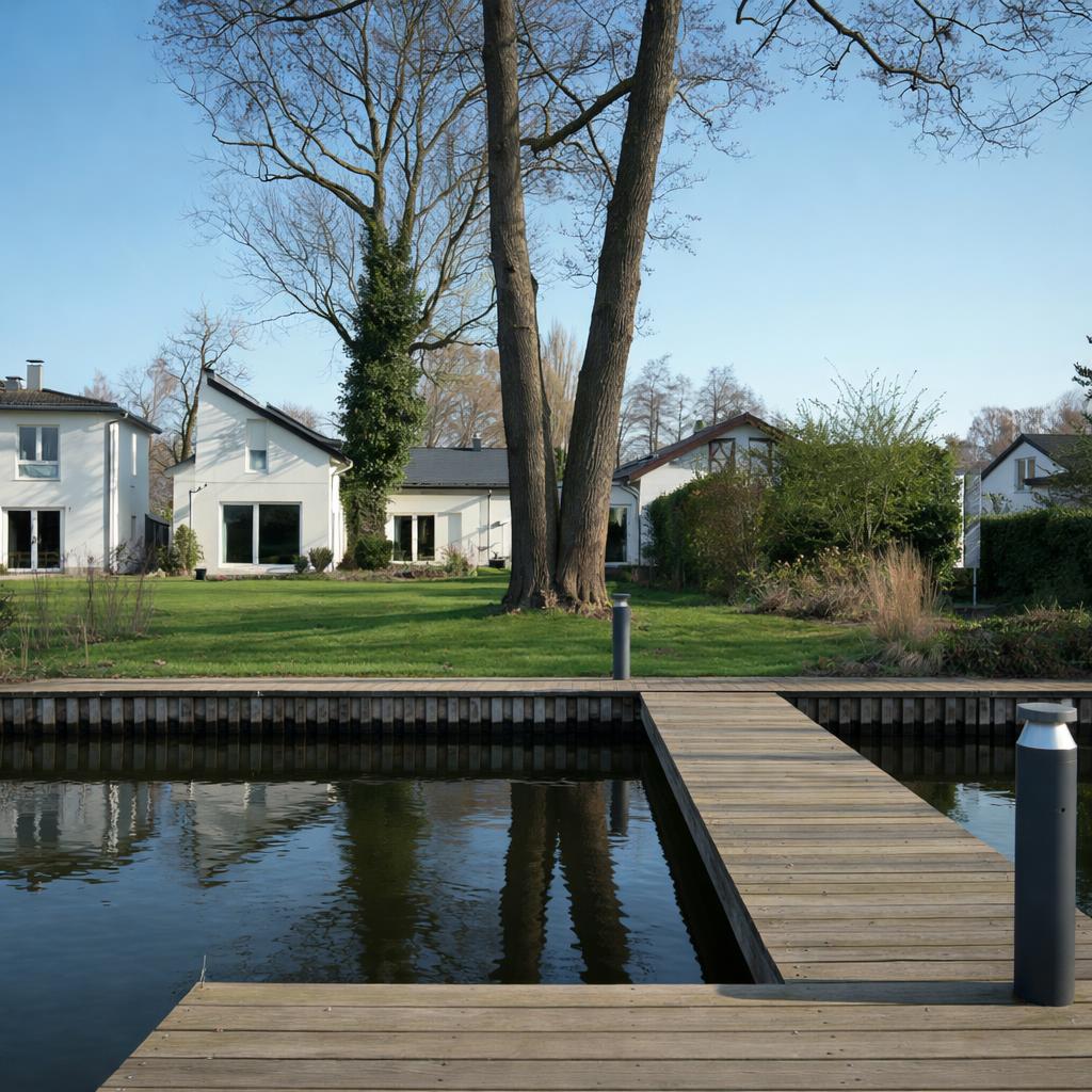 Herbstatmosphäre an der Designvilla am See