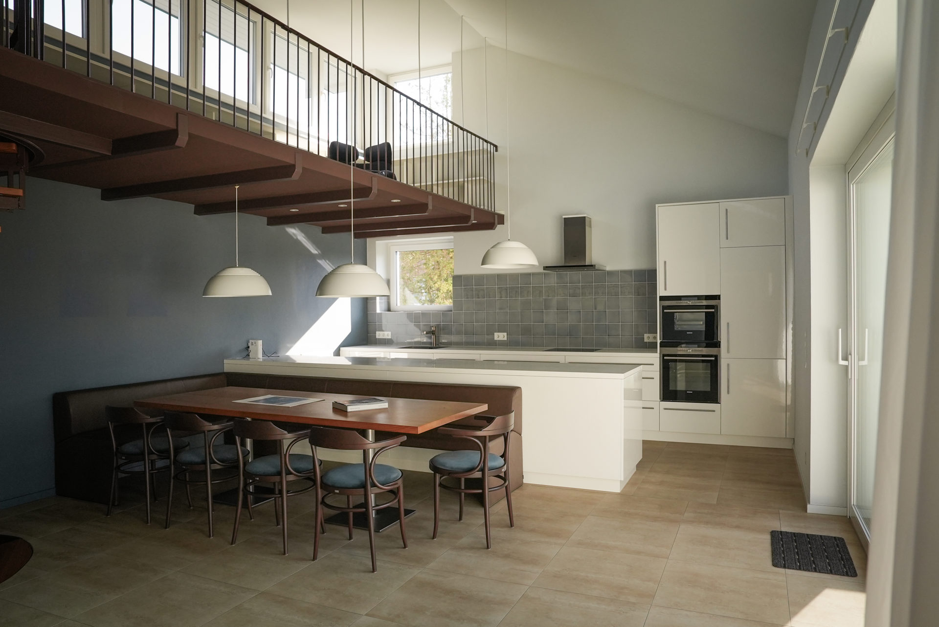 Eleganter Wohnbereich mit Salon der Designvilla