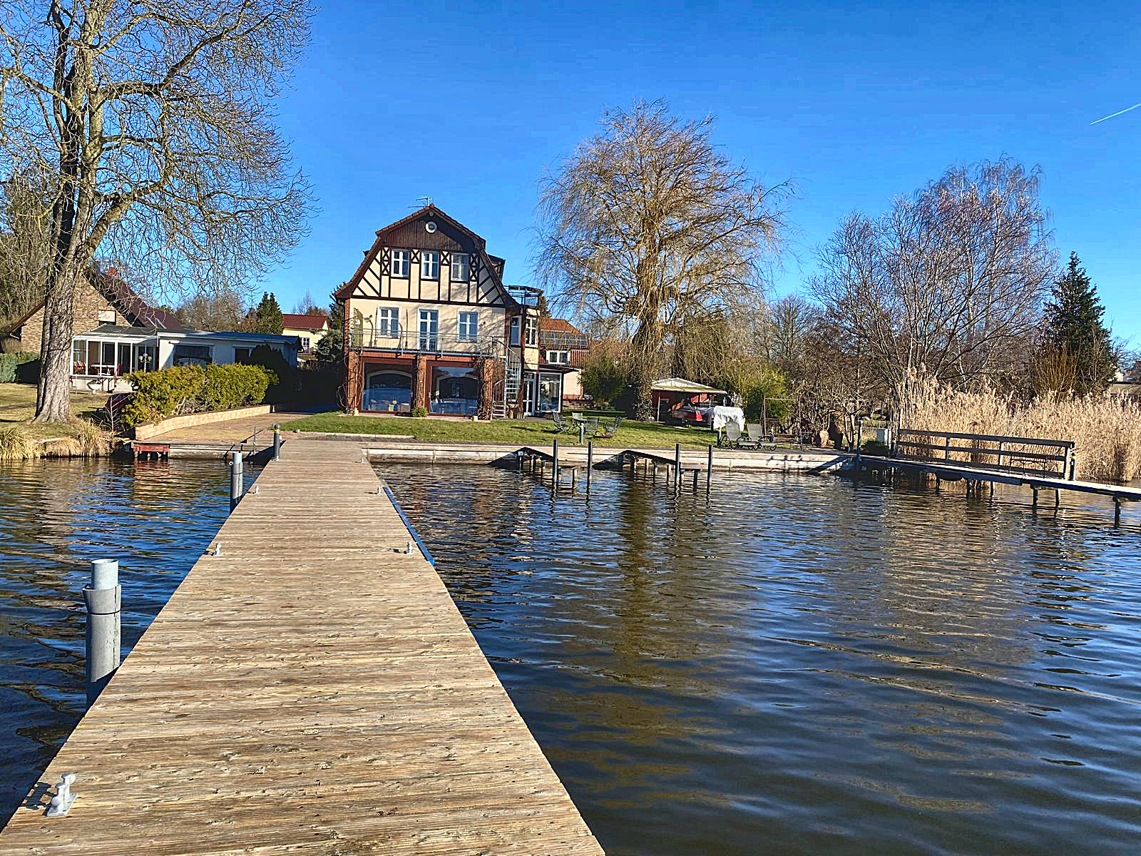 Privater Steg am Krüpelsee in Zernsdorf mit Blick auf die Villa