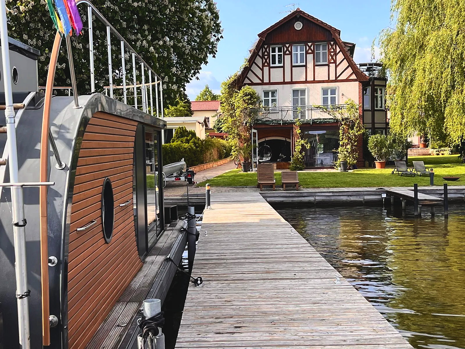 Villa am Krüpelsee Zernsdorf – Altbauvilla vom Steg aus gesehen