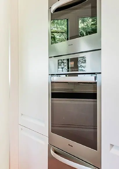 Einbaugeräte in der Küche der Villa