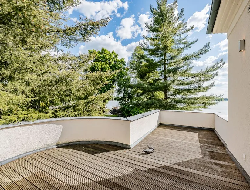 Private Terrasse des Masterschlafzimmers im Obergeschoss